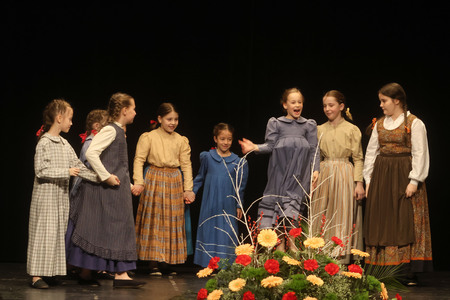 Območno srečanje otroških folklornih skupin RINGARAJA 16 Foto Ljubo Vukelič
